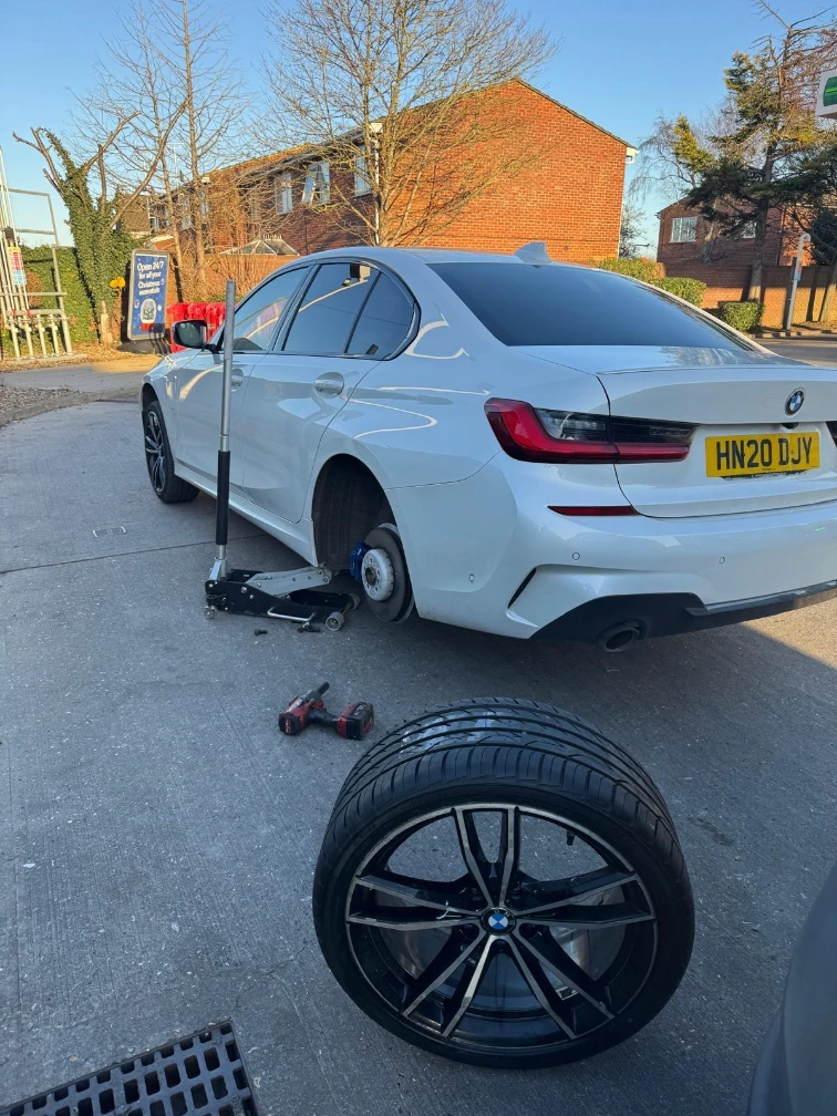 Mechanic changing a car tyre