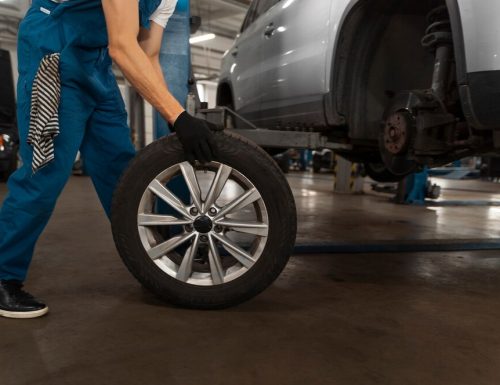 mechanic-working-shop-car_23-2150170050.jpg